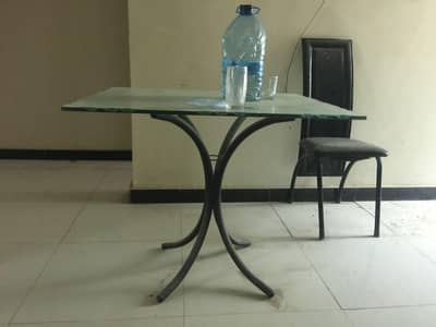 Iron table glass top 2 chairs