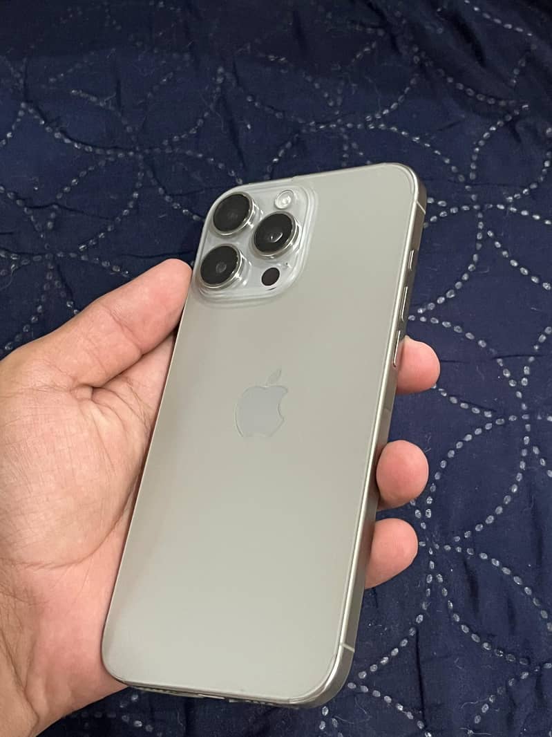 iPhone 16 pro max 1