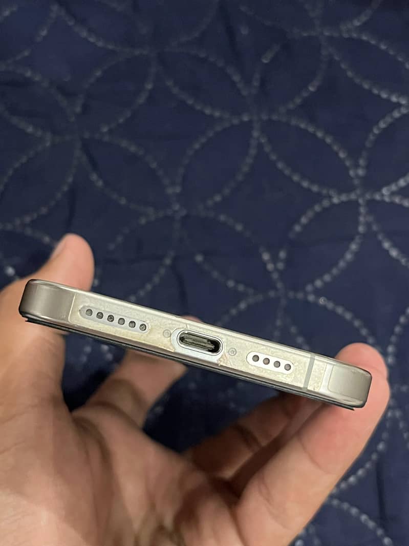 iPhone 16 pro max 3