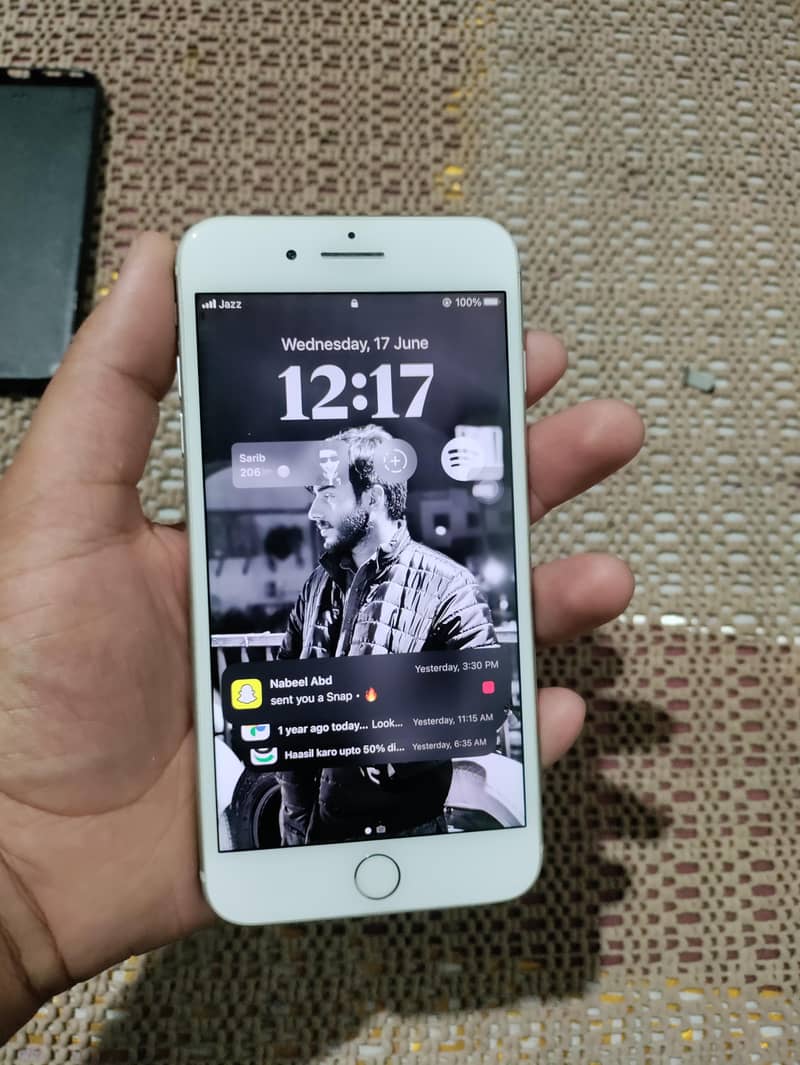 Apple iPhone 8 Plus 1