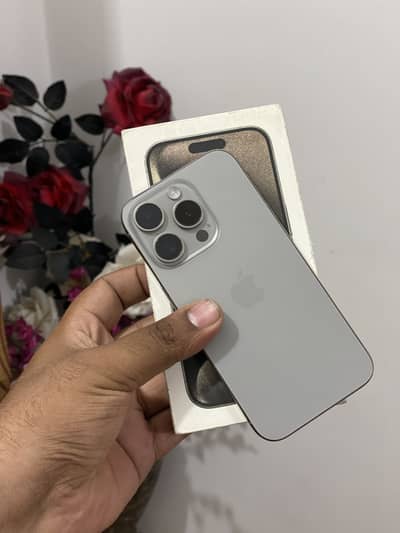 Apple iPhone 15 Pro jv Scratch less mint Condition 10/10 water pack