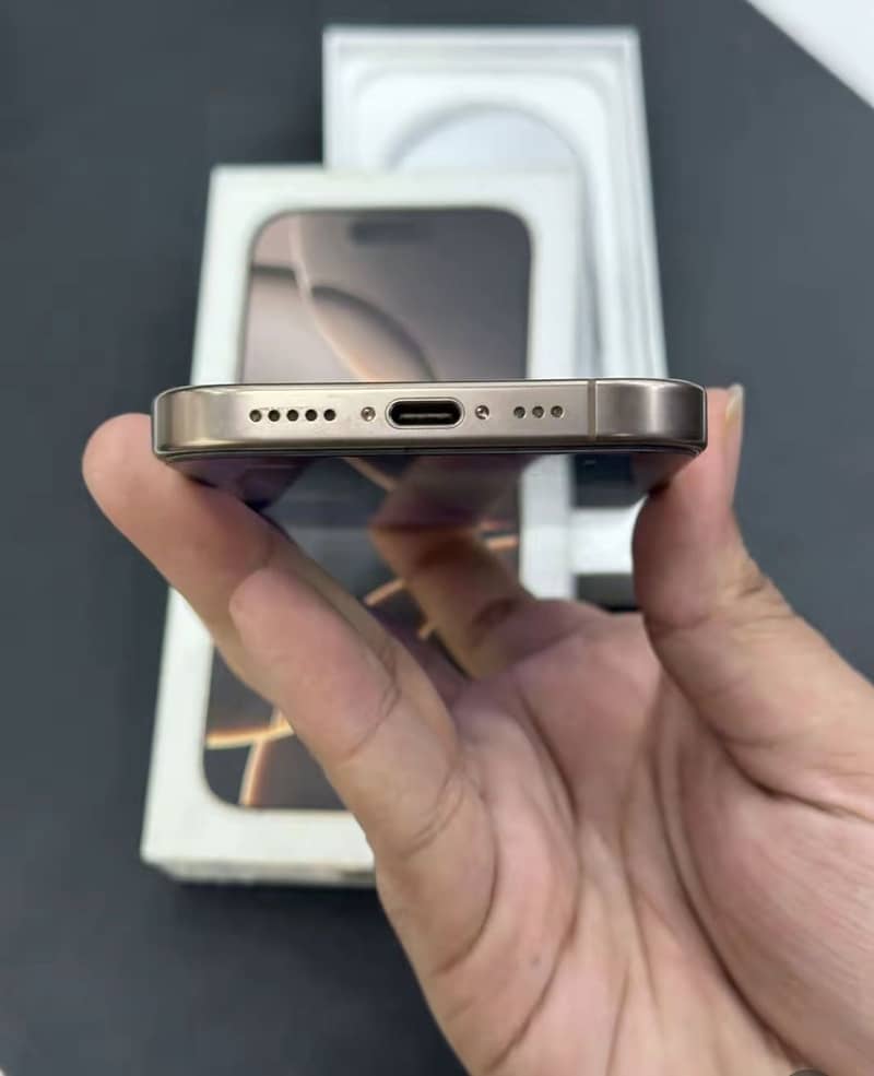 iPhone 16 2