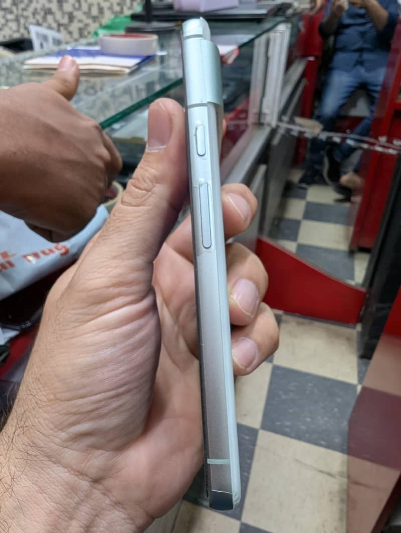 Google Pixel 8 5