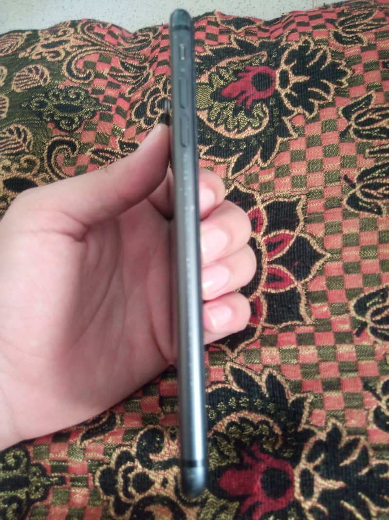 Apple iPhone 8 Plus 1