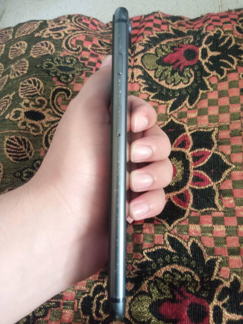 Apple iPhone 8 Plus 4