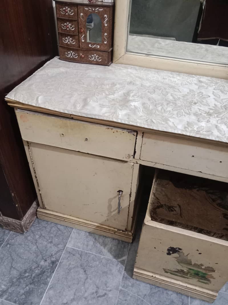 Used Dressing Table Mirror for Sale 1