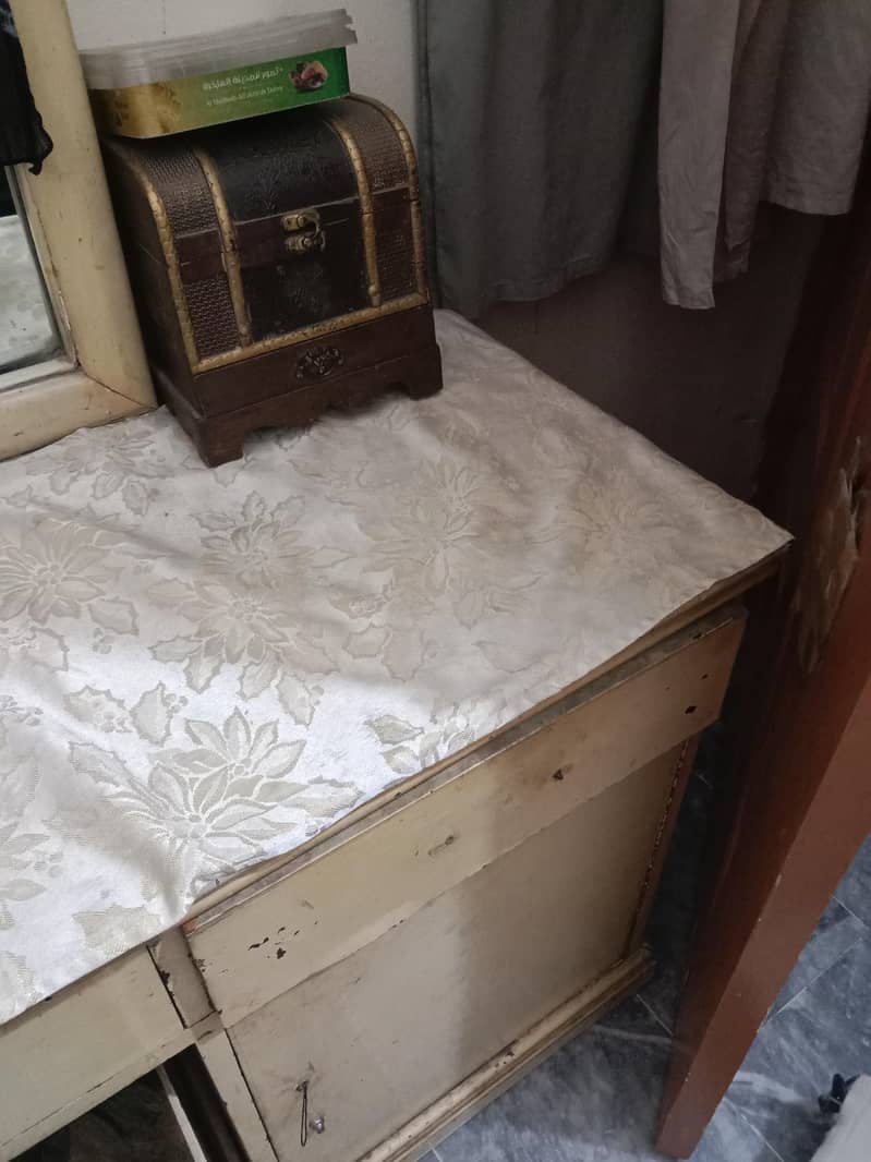 Used Dressing Table Mirror for Sale 2