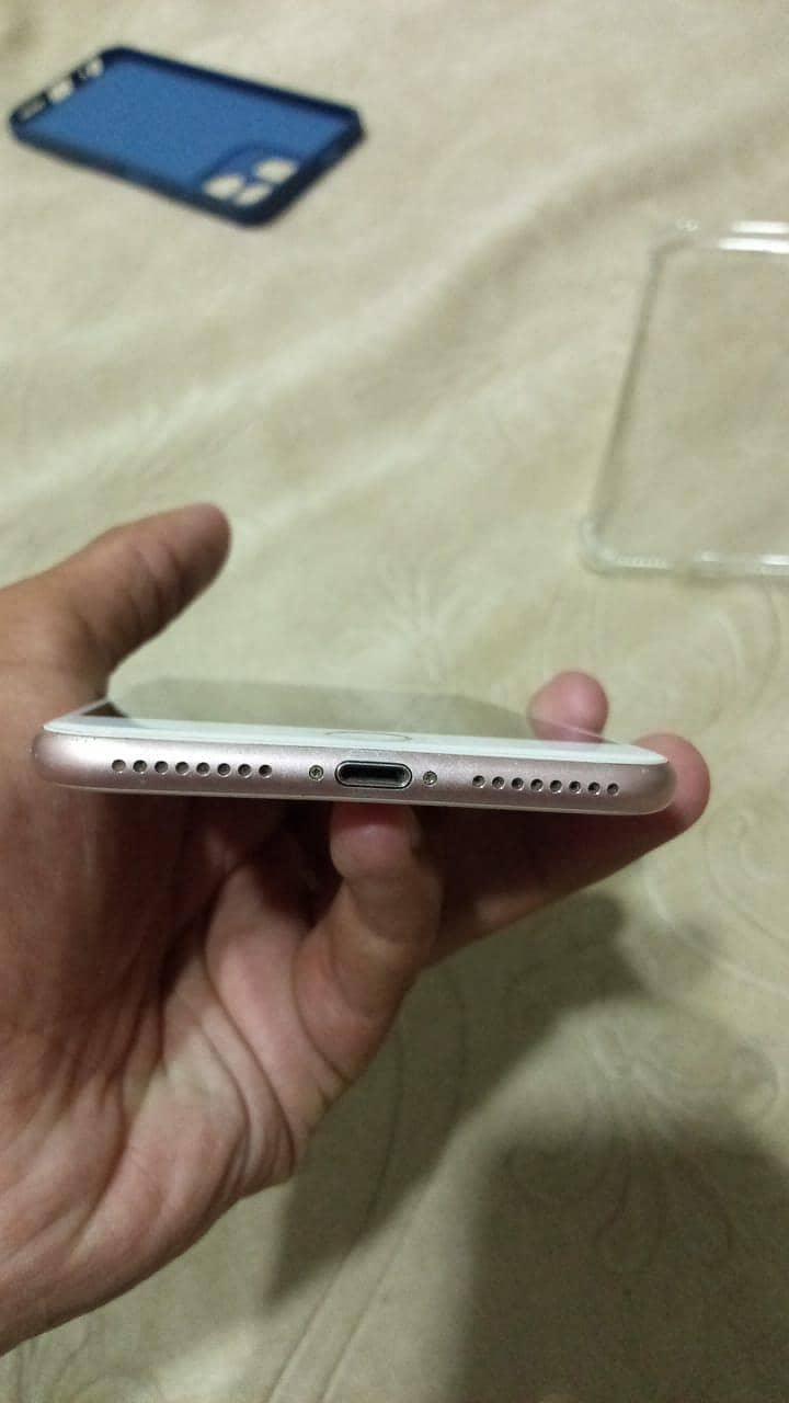 Apple iPhone 7 Plus 5