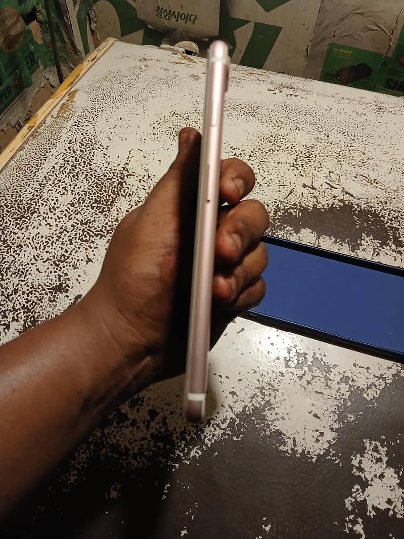 Apple iPhone 7 Plus 1