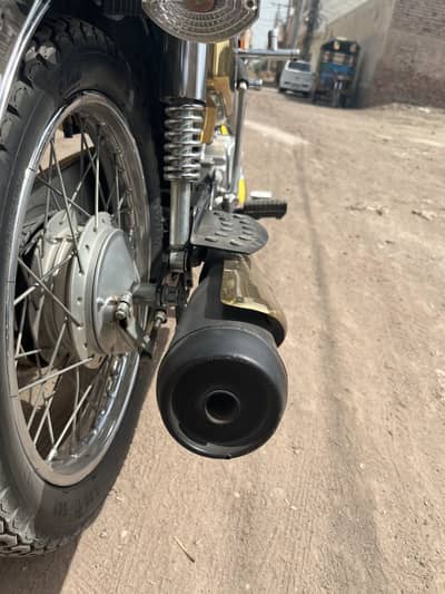 Honda 125 gold edition