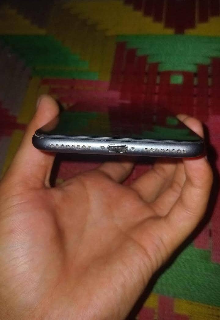 Apple iPhone 8 Plus 1