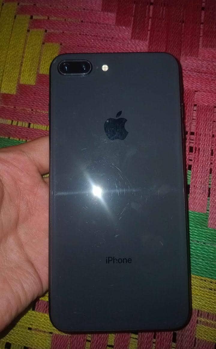 Apple iPhone 8 Plus 3
