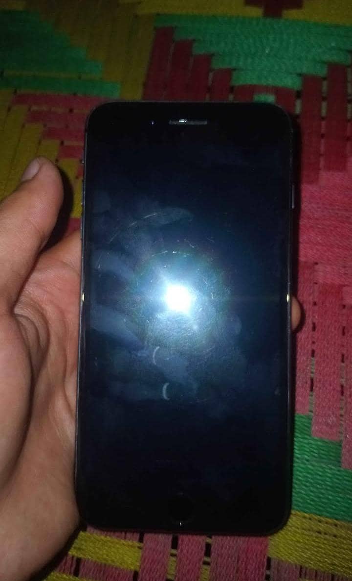 Apple iPhone 8 Plus 4