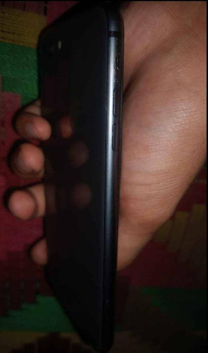 Apple iPhone 8 Plus 5