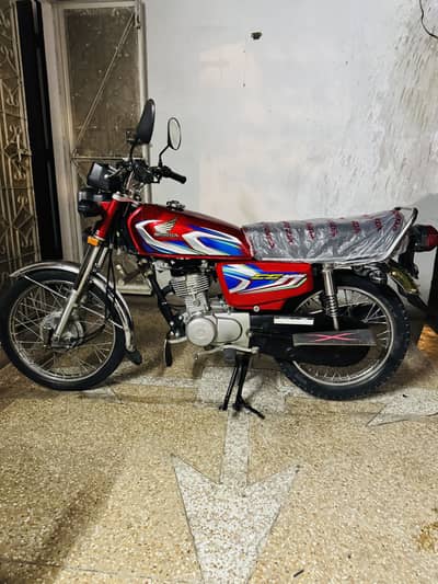 Honda CG125 . Brand new condition. . 6k mileage. . total genuine
