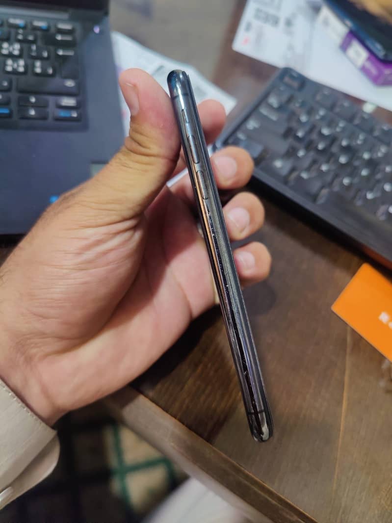 Iphone X 4