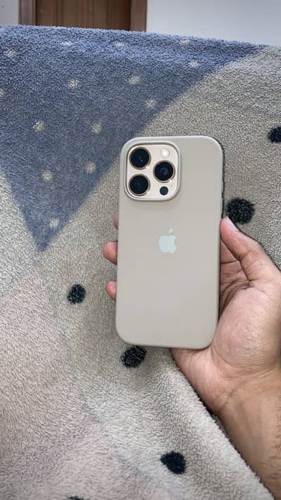 iPhone 16 Pro 10/10 condition desert clr