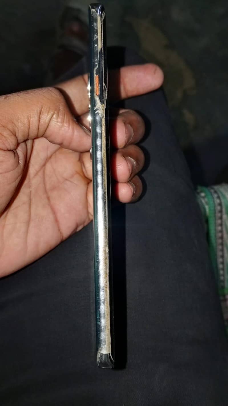 Tecno CAMON 40 Pro 4