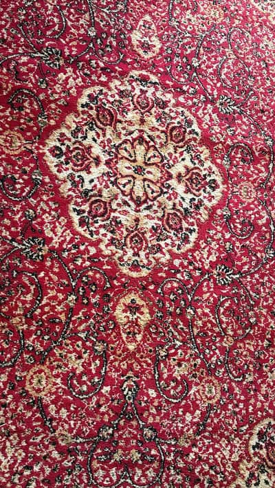 Large central carpet in new condition.