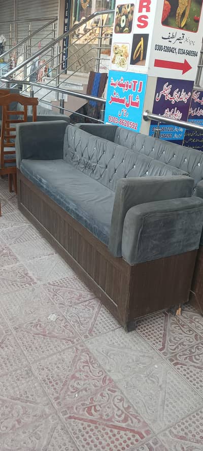 3 peice sofa seats good condition