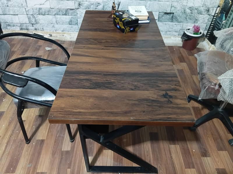 Boss Table 0