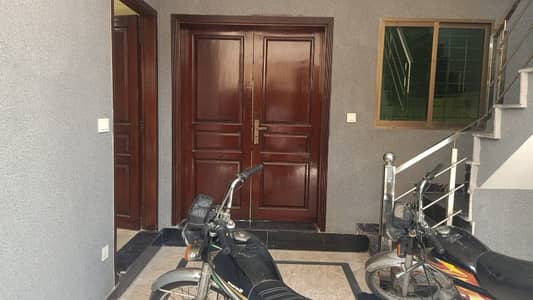 "5 Marla Triple Storey House for Sale in Jubilee Town Block F Lahore | 7 Beds | Gas Available | 6 Washroom |3 Electric meters "
