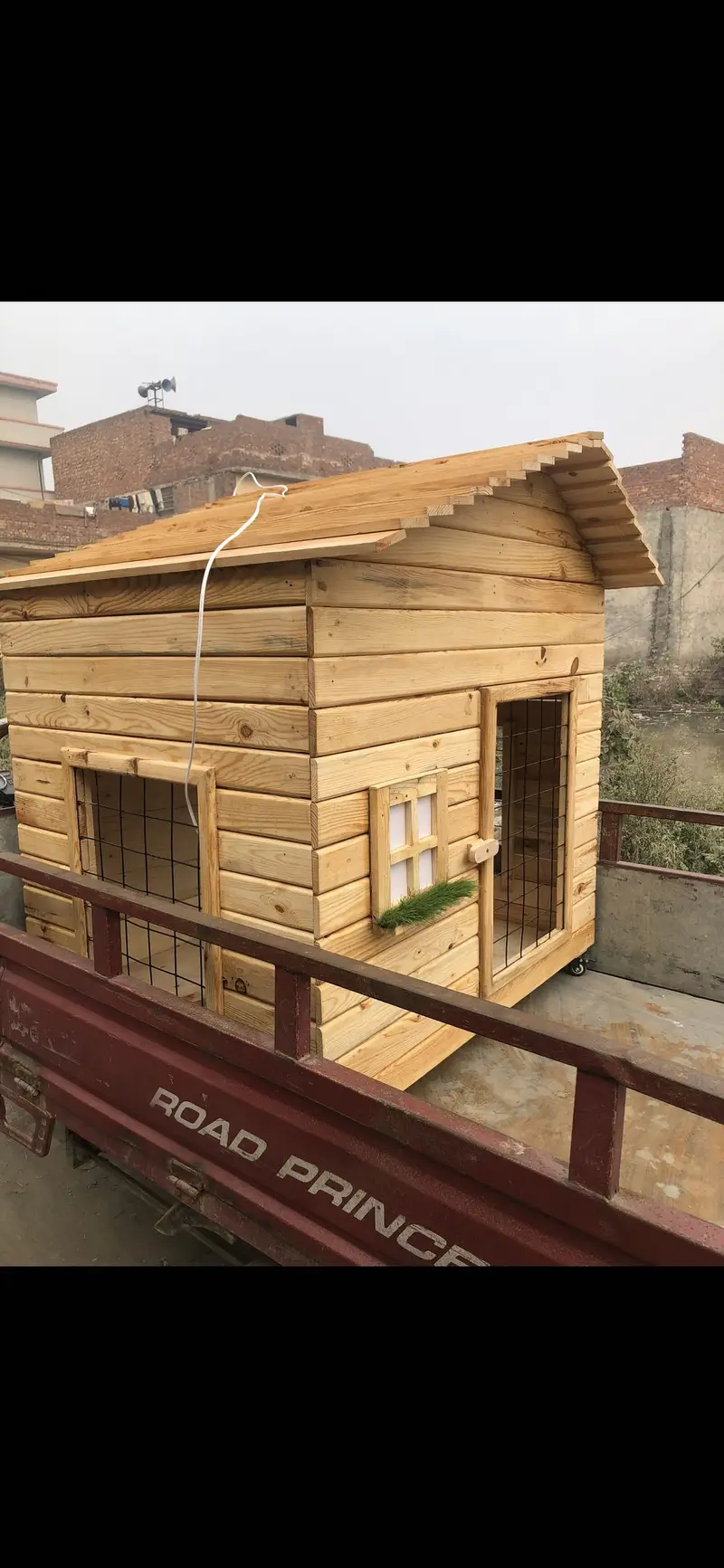 Solid wood dog house — photo 3