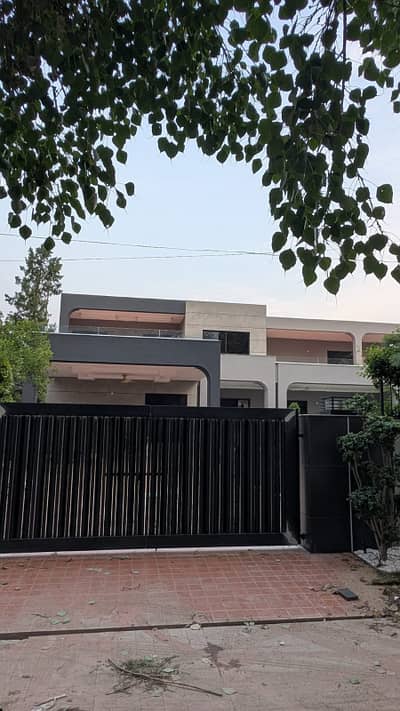 TOP LOCATION RENOVATED 2 KANAL ELEGANT AND FULLY MAINTAINED SUPER HOT LOCATED BUNGALOW IS AVAILABLE IN THE BEST BLOCK OF DHA LAHORE.