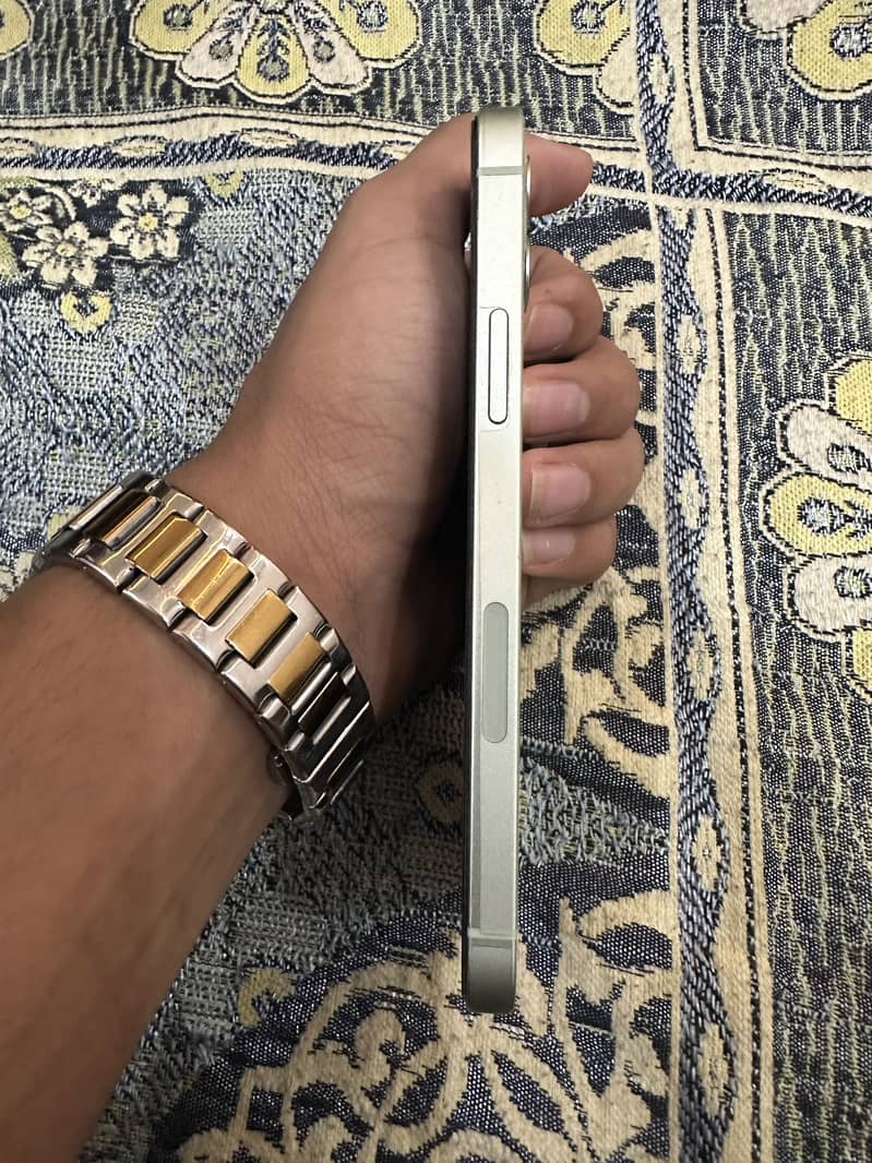 Apple iPhone 12 3