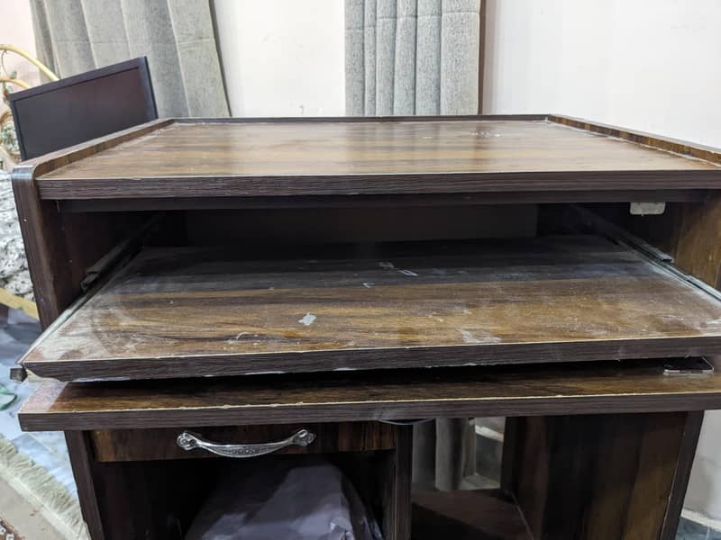 Computer Table 1