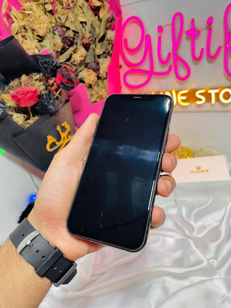 iPhone 11 pro 4