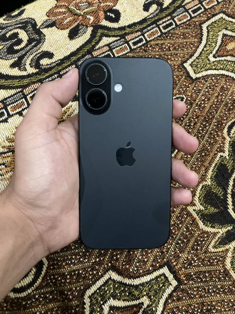 Apple iPhone 16 1