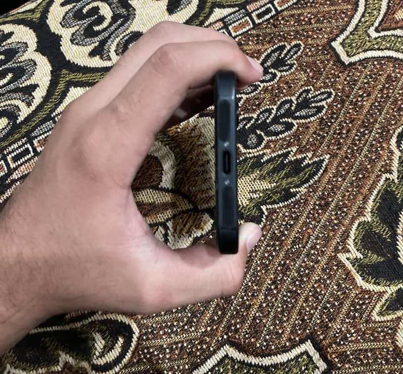 Apple iPhone 16 3