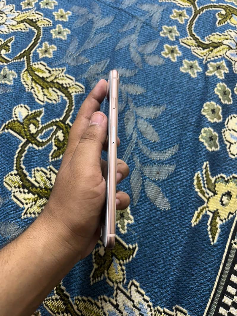 Apple iPhone 8 Plus 3