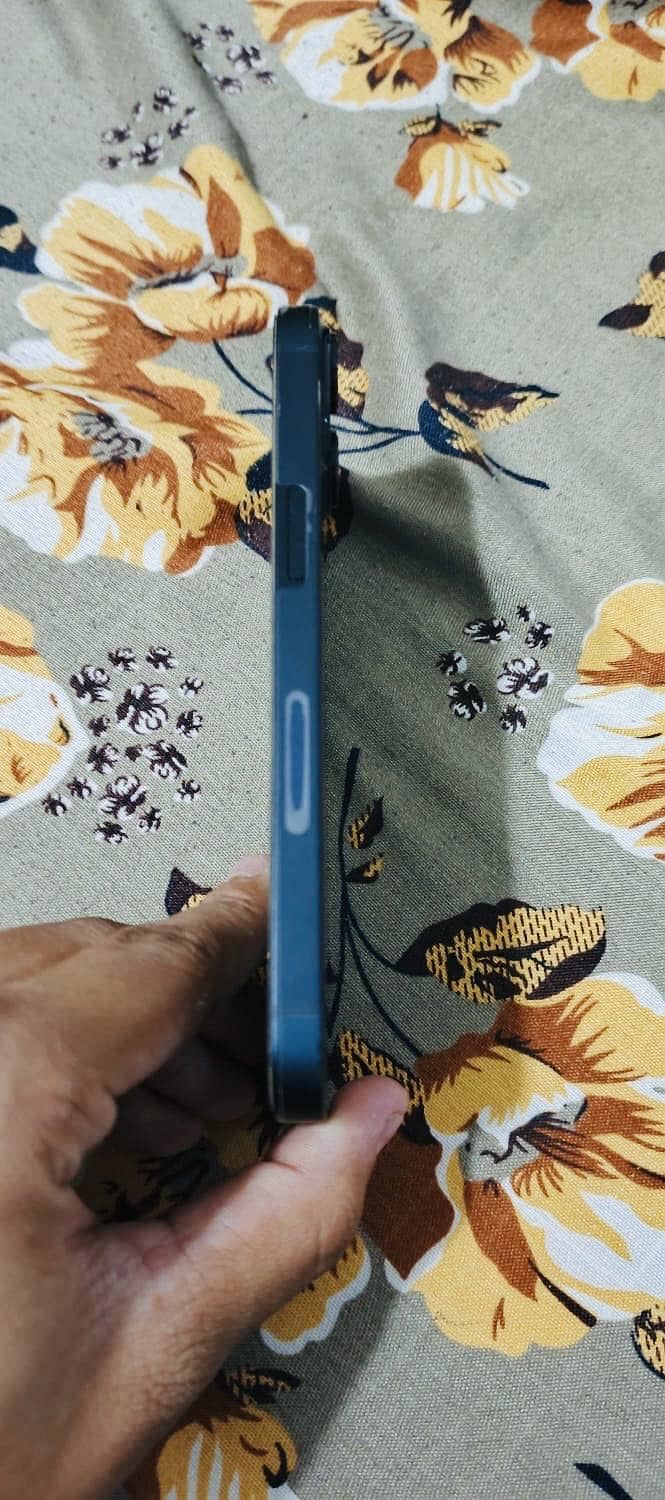 Apple iPhone 14 4