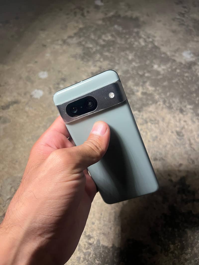 Google Pixel 8 4