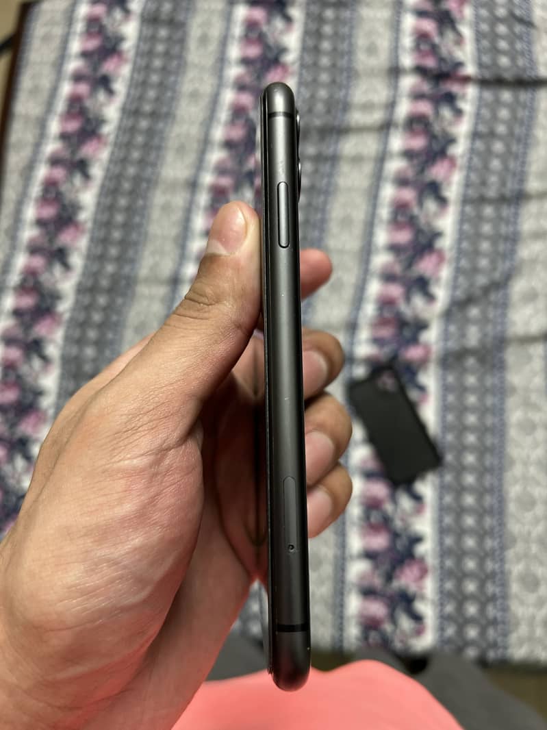 iPhone 11 3