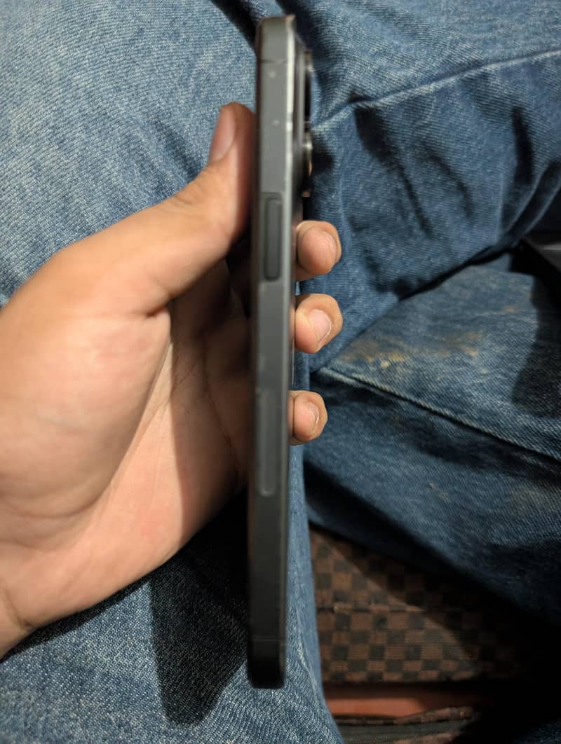 iPhone 15 Pro Max 1
