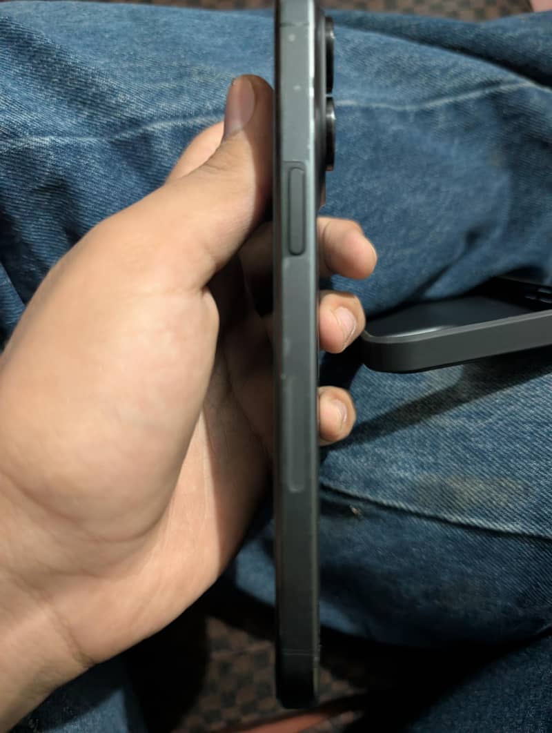 iPhone 15 Pro Max 2