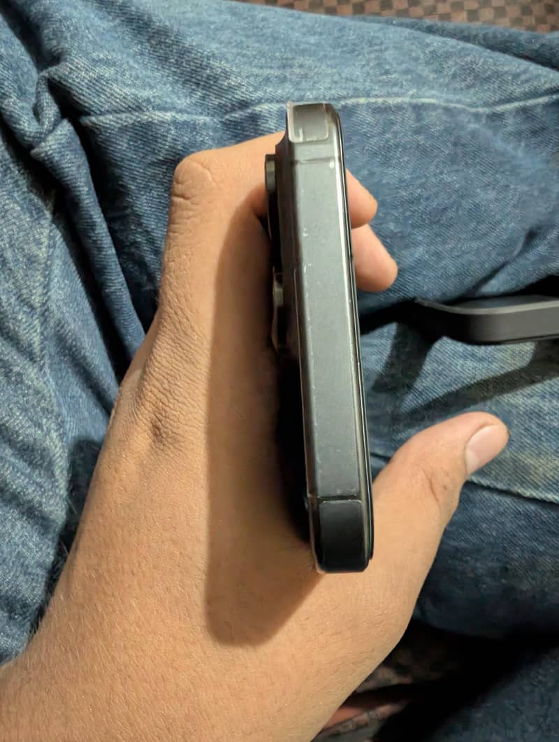 iPhone 15 Pro Max 5