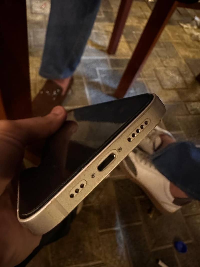 Apple iPhone 13 2