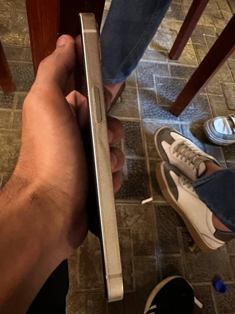 Apple iPhone 13 4