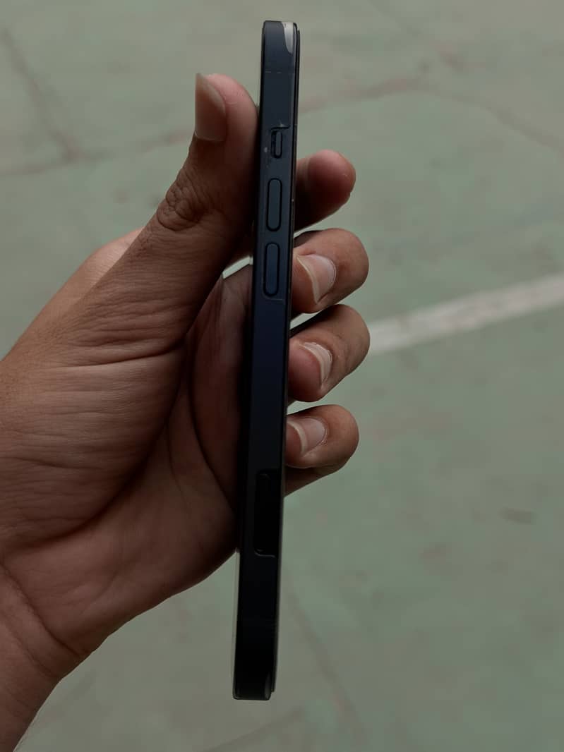 Apple iPhone 13 0