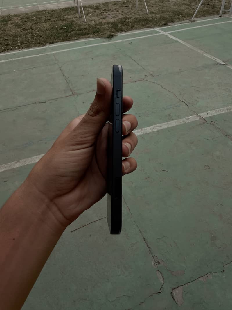 Apple iPhone 13 1
