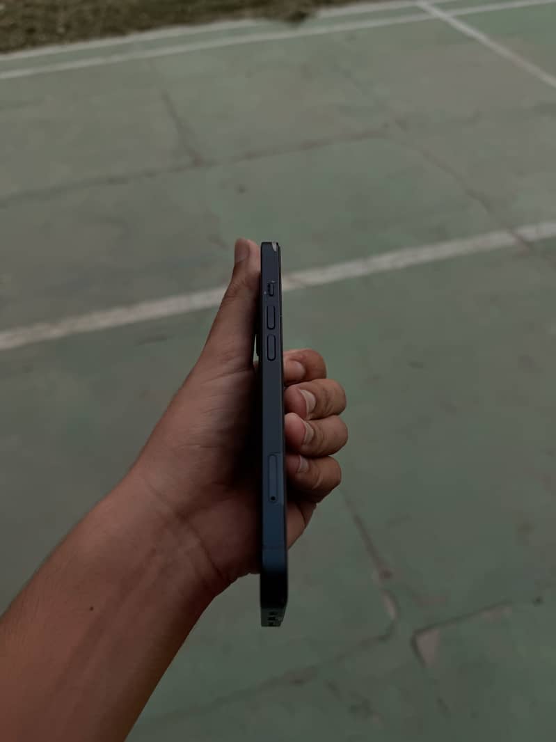 Apple iPhone 13 2