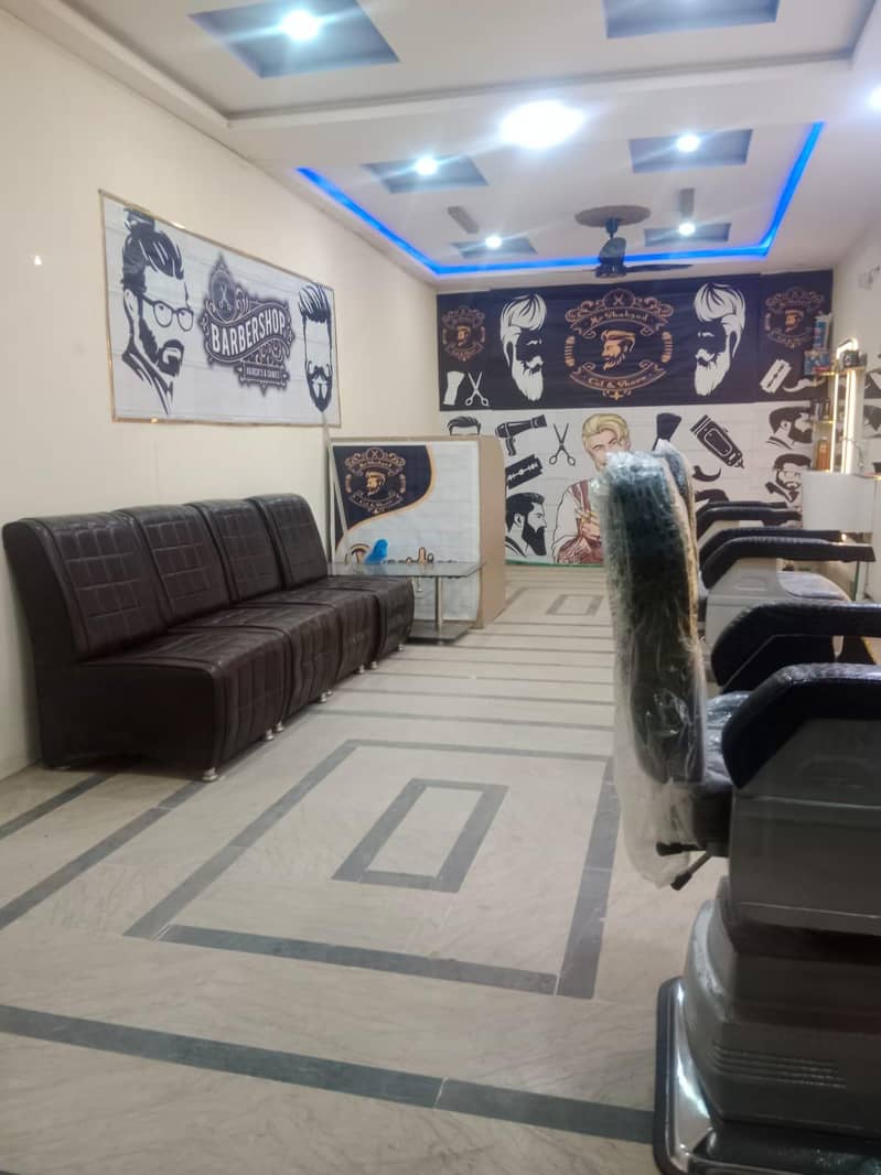 saloon 0