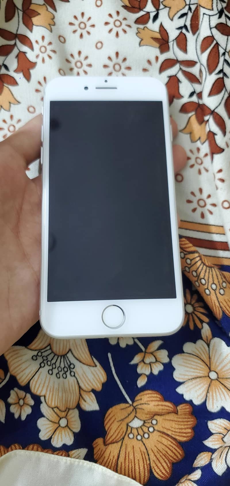 Apple iPhone 7 1