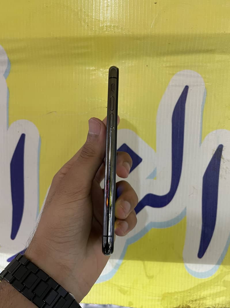 Apple iPhone X 3