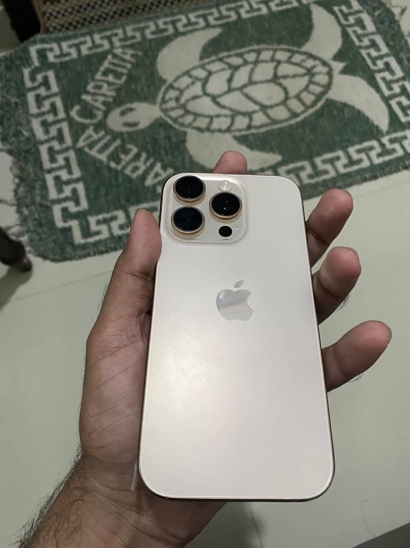 Apple iPhone 16 Pro 0