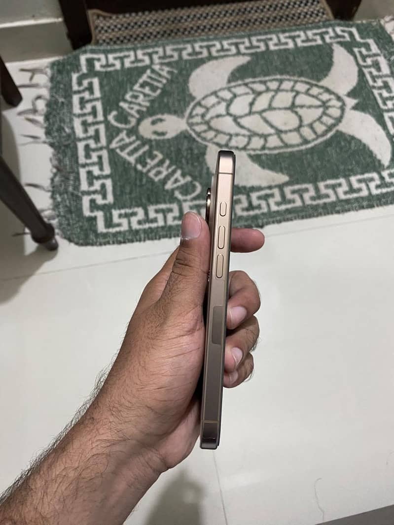 Apple iPhone 16 Pro 2